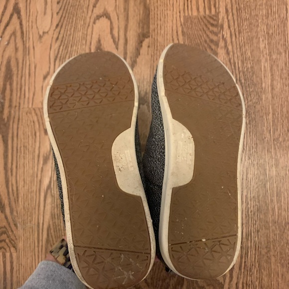 TOMS sneakers, size 8.5 - Picture 2 of 2